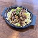 Sizzling Garlic Beef sauteed with onion and mushroom